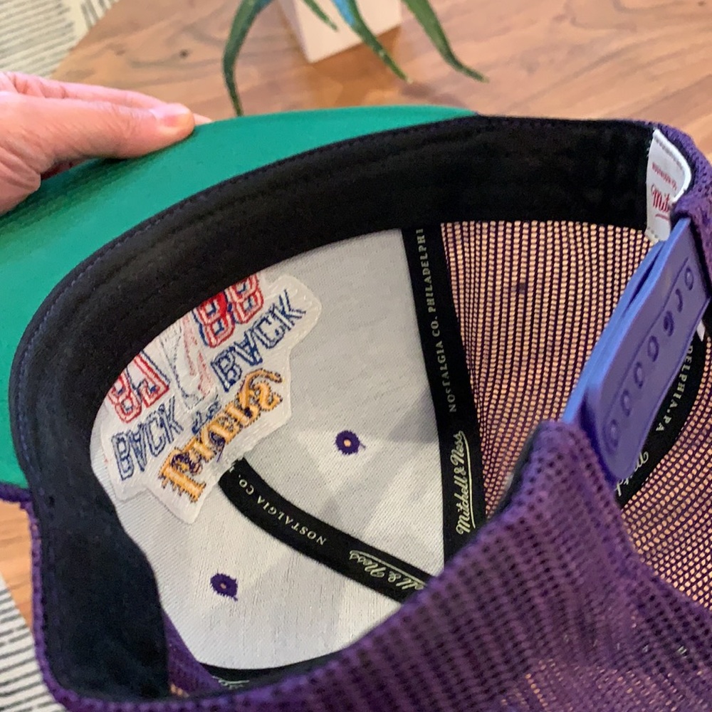 🤫 Used Rare snap back from 2014. Like new ✨ - Picture 6 of 16